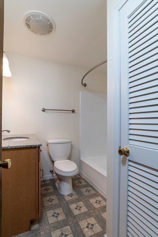 184 Cambridge Circle Longmeadow, MA 01106 - Photo 30 of 40