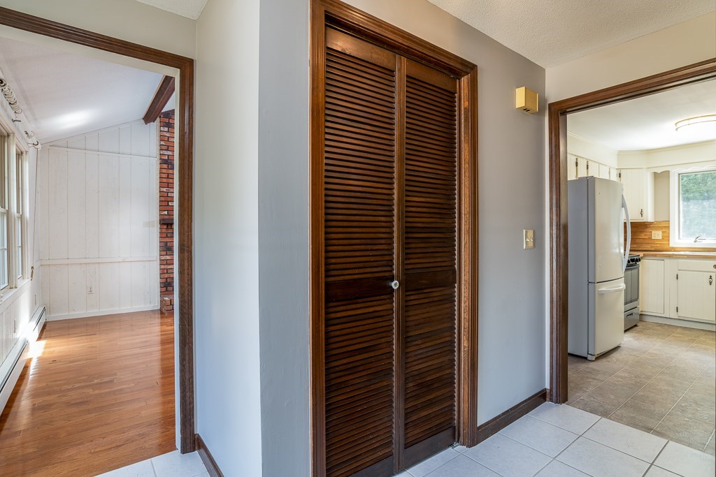 184 Cambridge Circle Longmeadow, MA 01106 - Photo 5 of 40