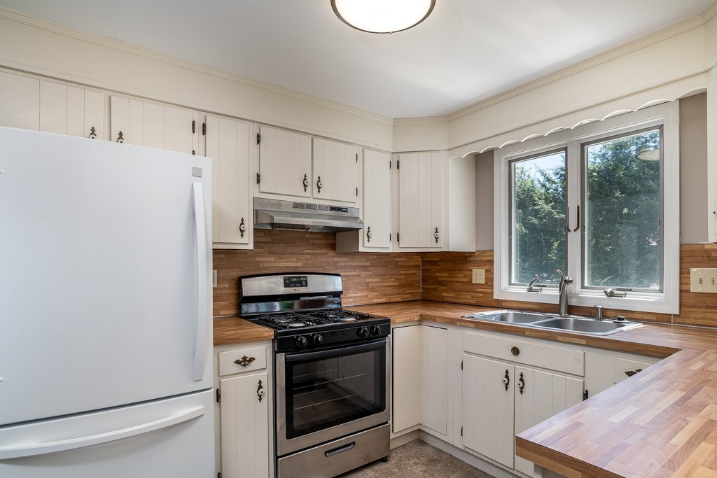 184 Cambridge Circle Longmeadow, MA 01106 - Photo 7 of 40