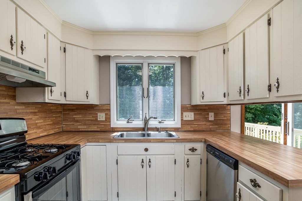 184 Cambridge Circle Longmeadow, MA 01106 - Photo 8 of 40