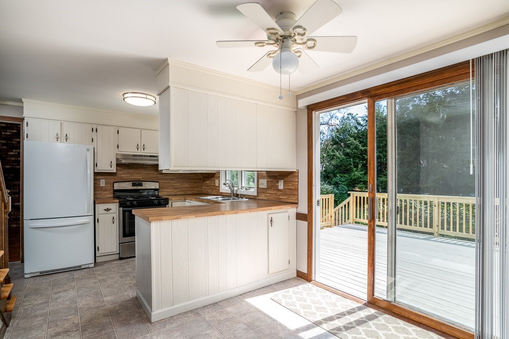 184 Cambridge Circle Longmeadow, MA 01106 - Photo 9 of 40