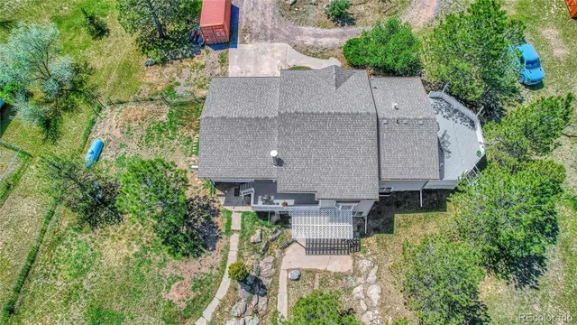 a view of backyard with barn and green space