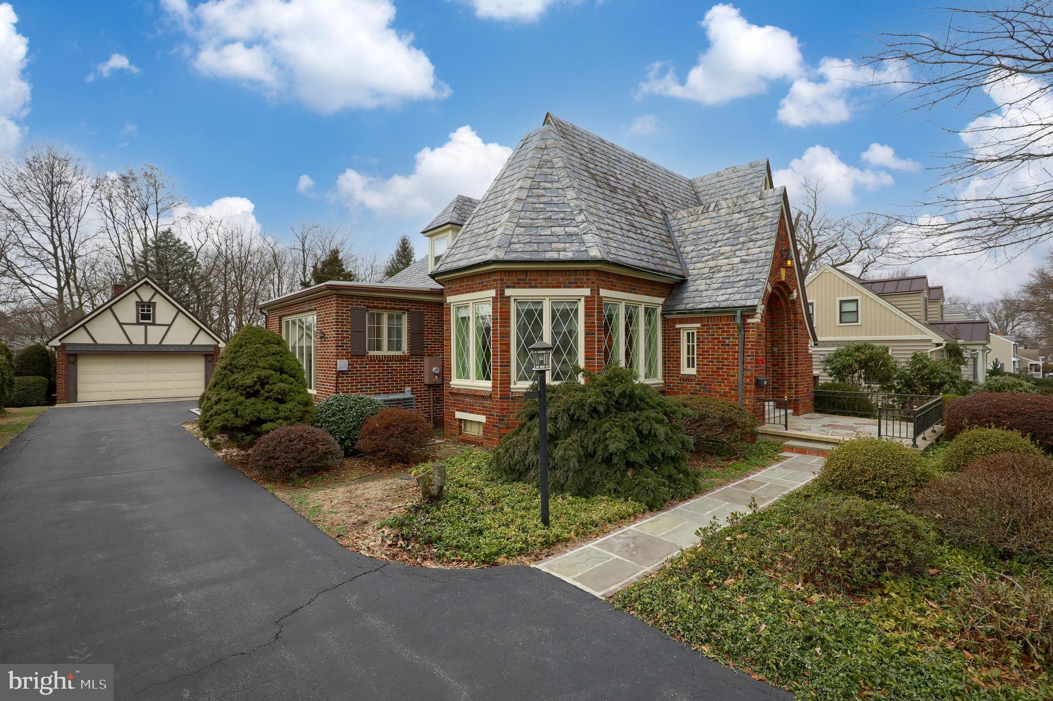 620 South Spruce Street Lititz, PA 17543 - Photo 2 of 57 a front view of a house with garden and plants