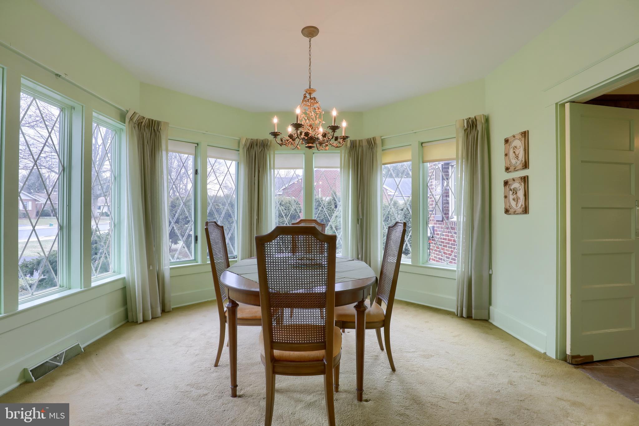 620 South Spruce Street Lititz, PA 17543 - Photo 23 of 57 a dining room with furniture a chandelier and window