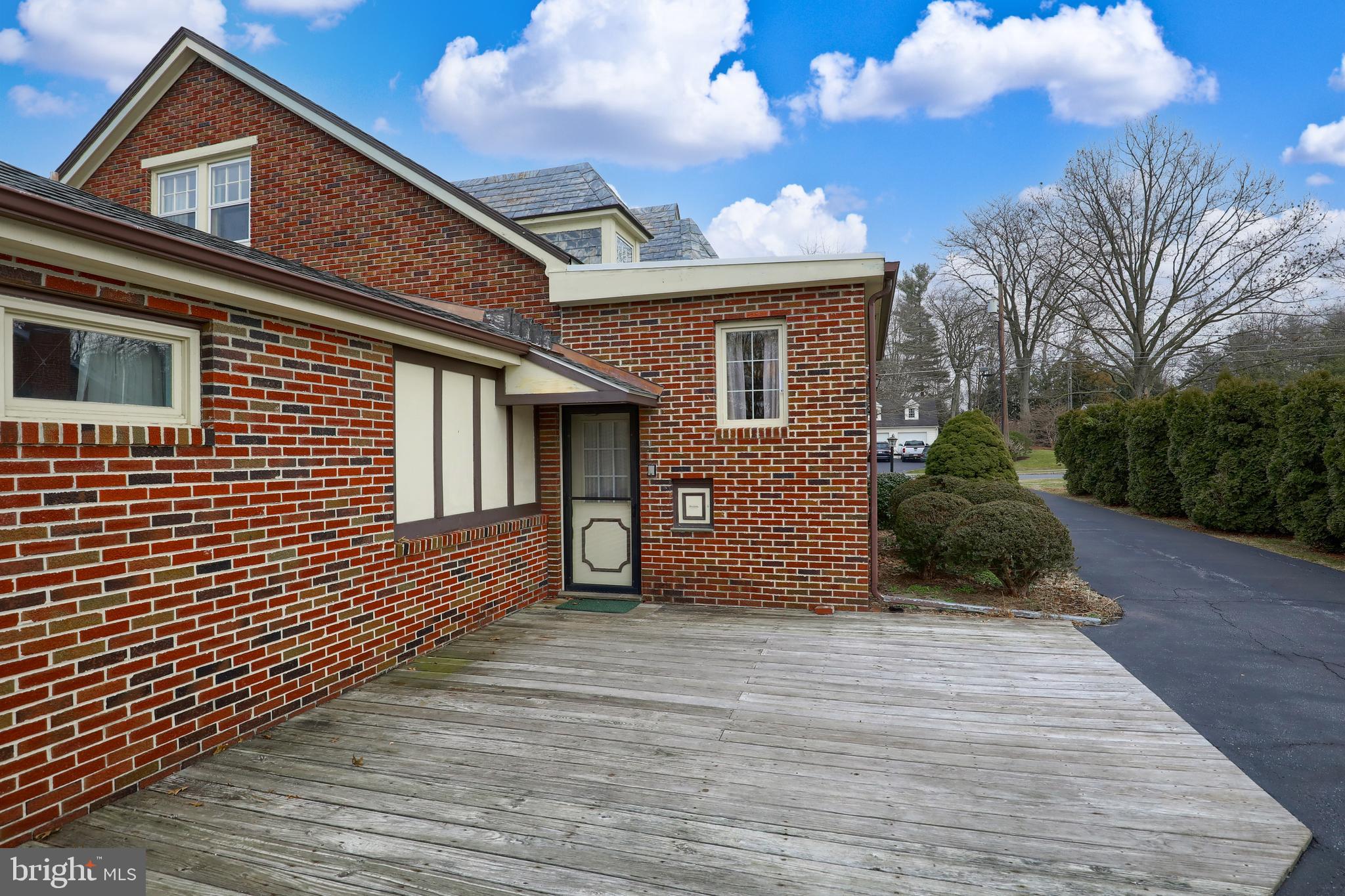 620 South Spruce Street Lititz, PA 17543 - Photo 4 of 57 a backyard of a house