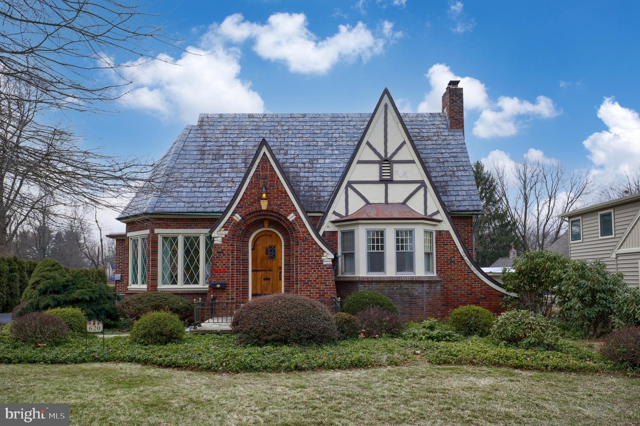 620 South Spruce Street Lititz, PA 17543 - Photo 57 of 57 a front view of a house with garden