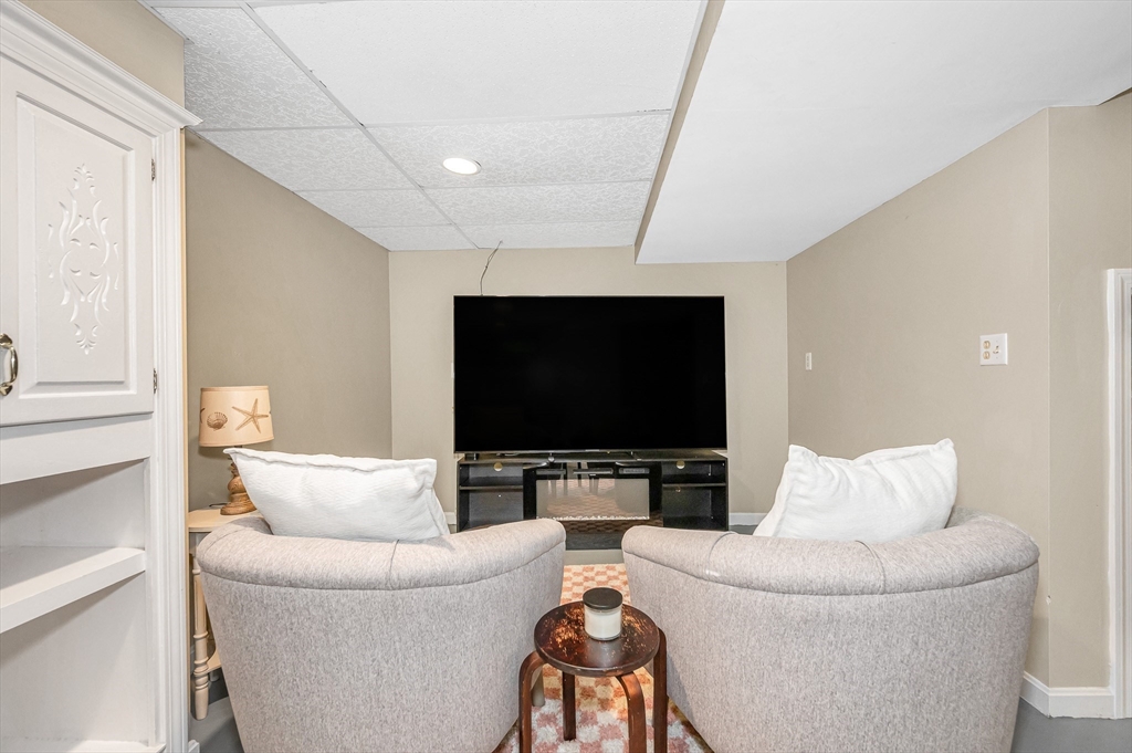 207 Trout Brook Road Dracut, MA 01826 - Photo 31 of 42