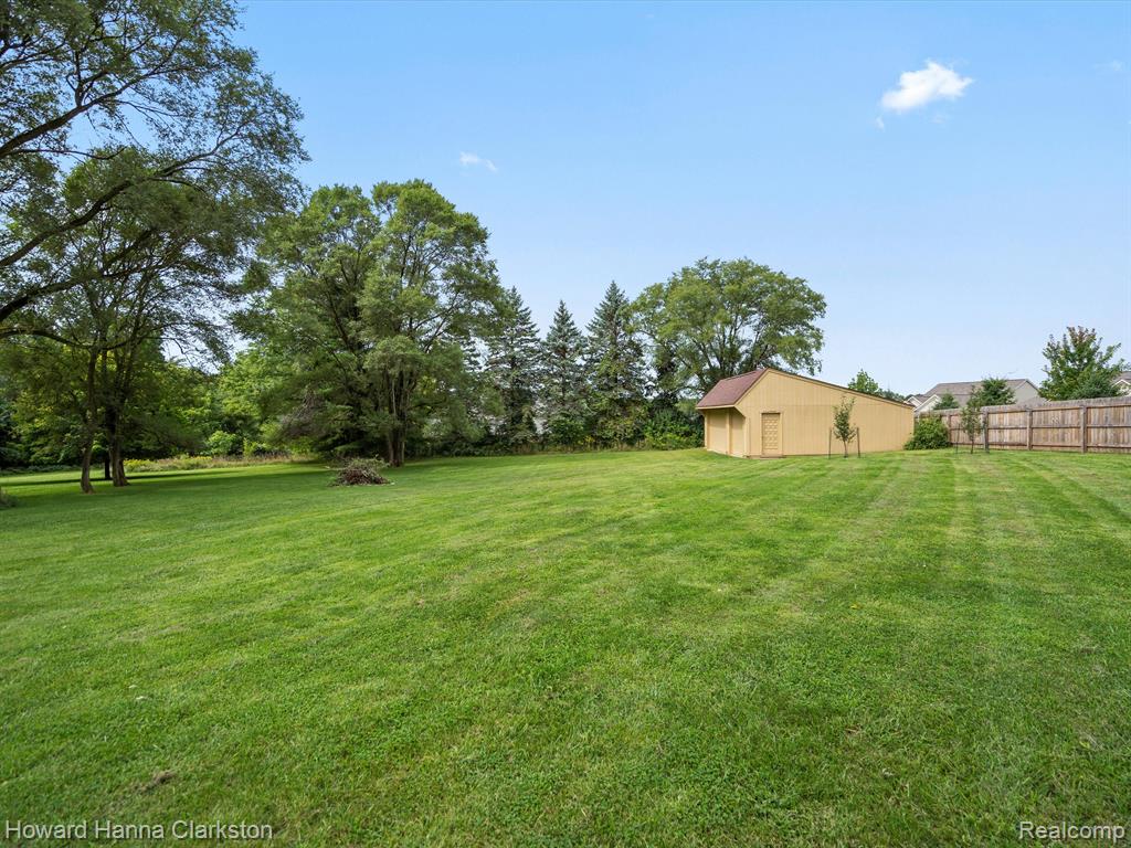 7171 Clintonville Road Clarkston, MI 48348 - Photo 25 of 31