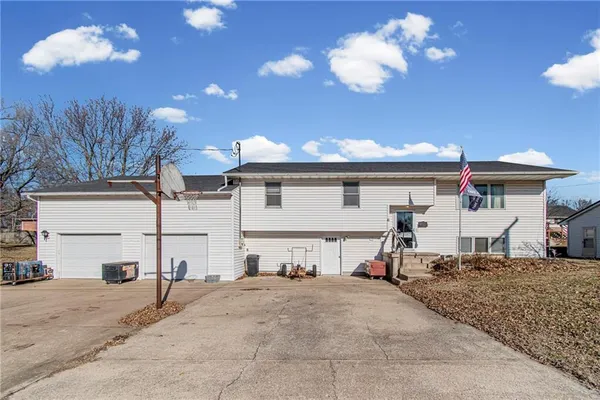 $239,900 | 6 West 15th Street, Carrollton, MO 64633