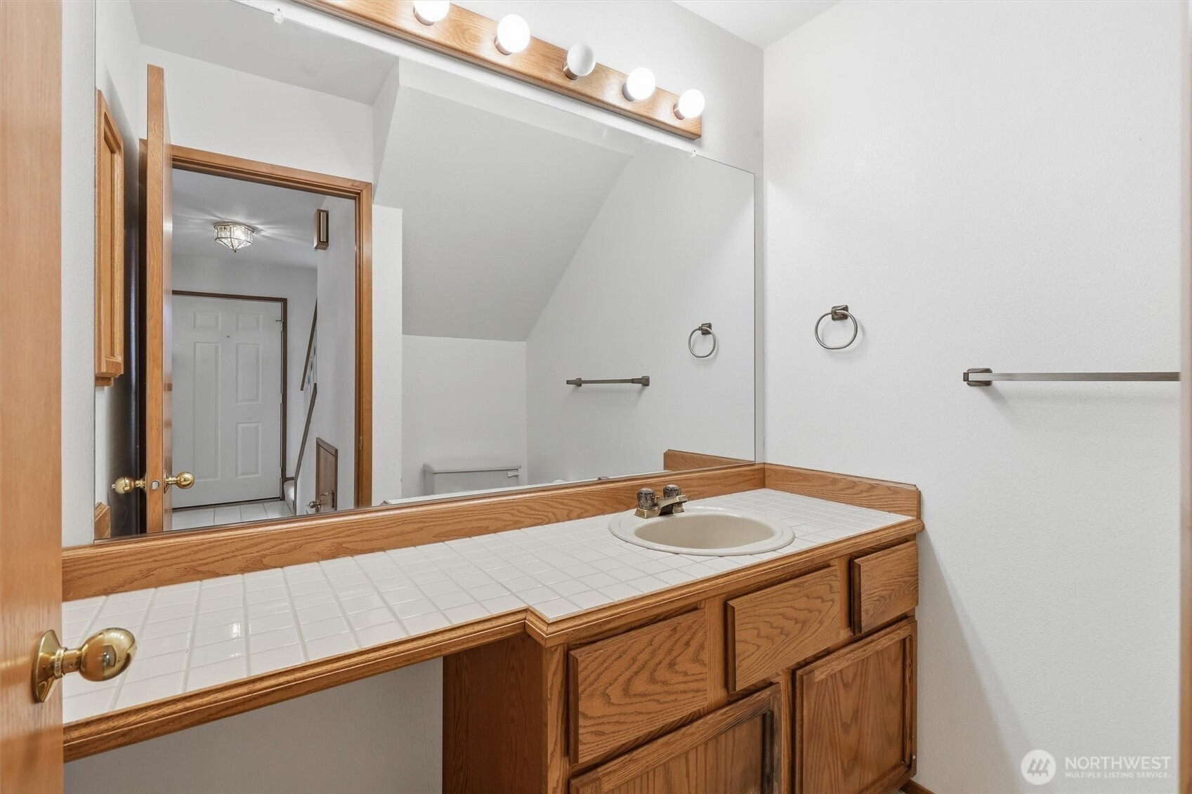 1572 Northeast 177th Street, Unit B10 Seattle, WA 98155 - Photo 12 of 27