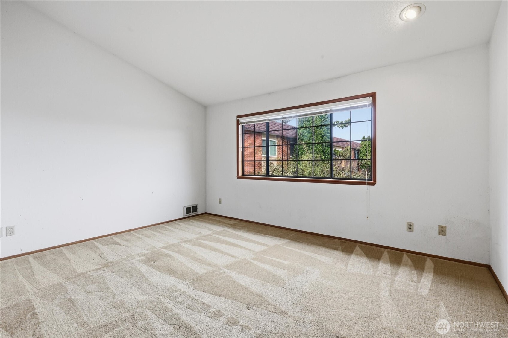 1572 Northeast 177th Street, Unit B10 Seattle, WA 98155 - Photo 17 of 27