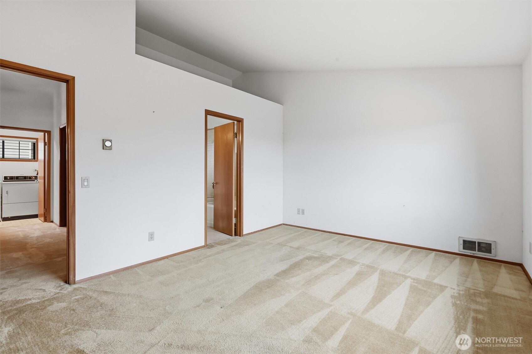 1572 Northeast 177th Street, Unit B10 Seattle, WA 98155 - Photo 18 of 27