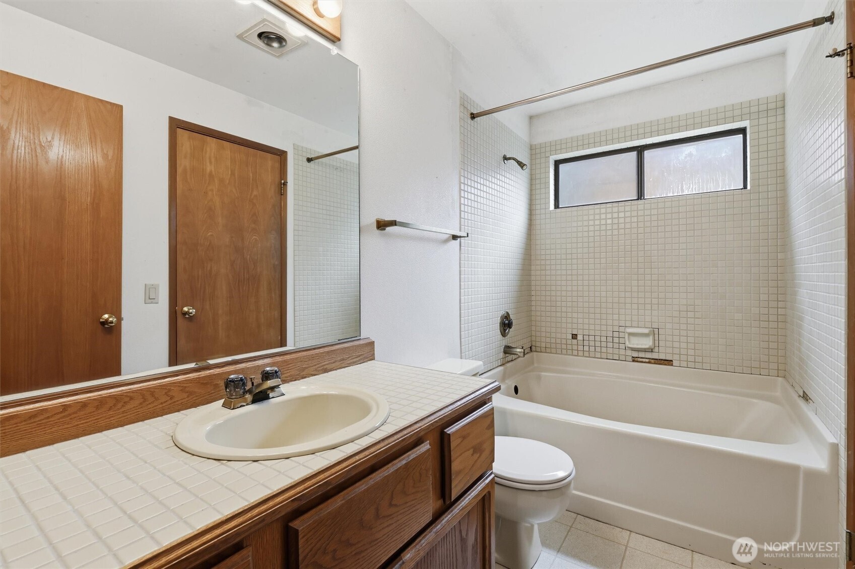 1572 Northeast 177th Street, Unit B10 Seattle, WA 98155 - Photo 20 of 27