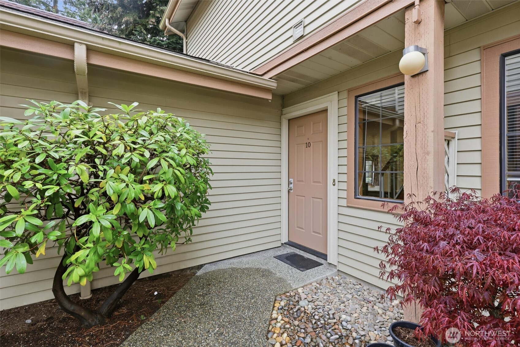 1572 Northeast 177th Street, Unit B10 Seattle, WA 98155 - Photo 2 of 27