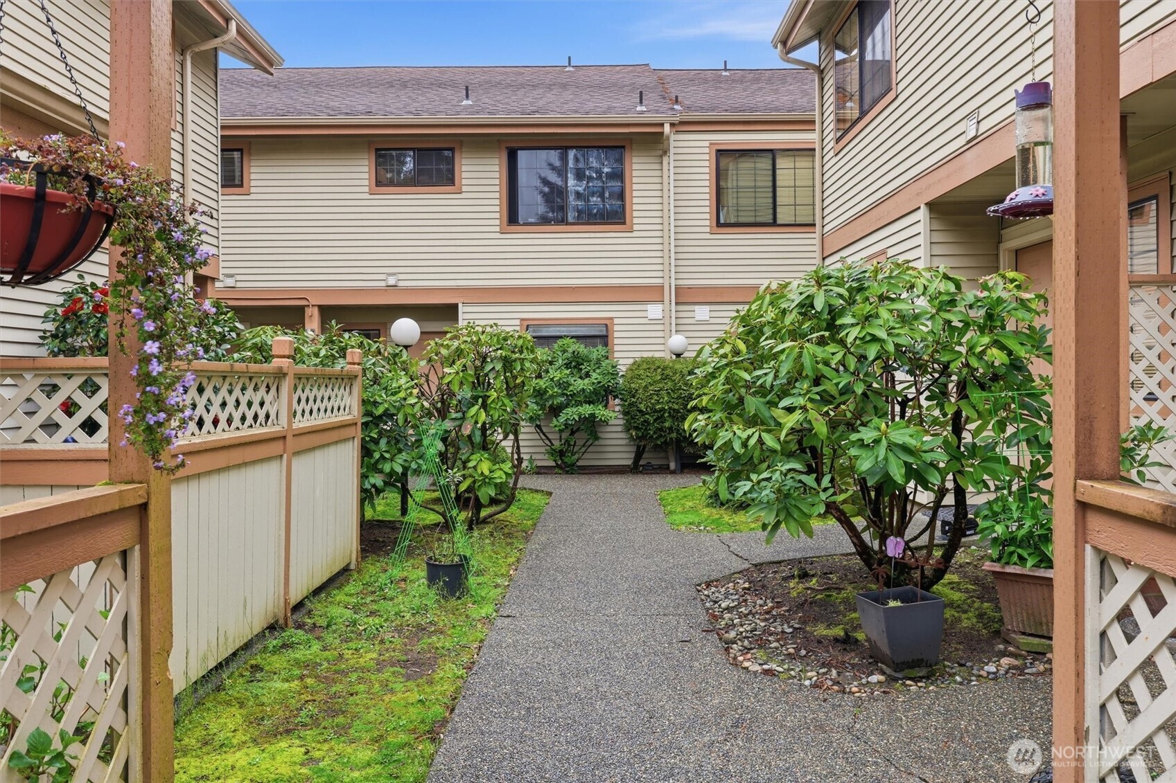1572 Northeast 177th Street, Unit B10 Seattle, WA 98155 - Photo 23 of 27