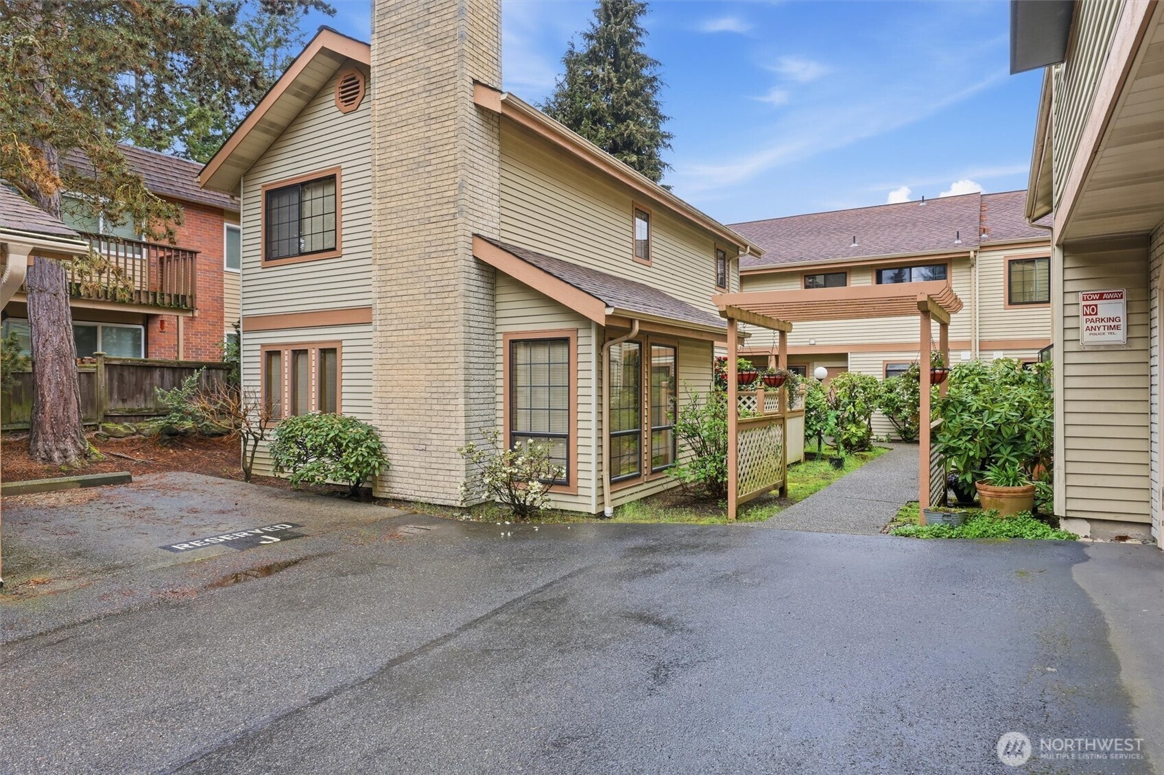 1572 Northeast 177th Street, Unit B10 Seattle, WA 98155 - Photo 24 of 27