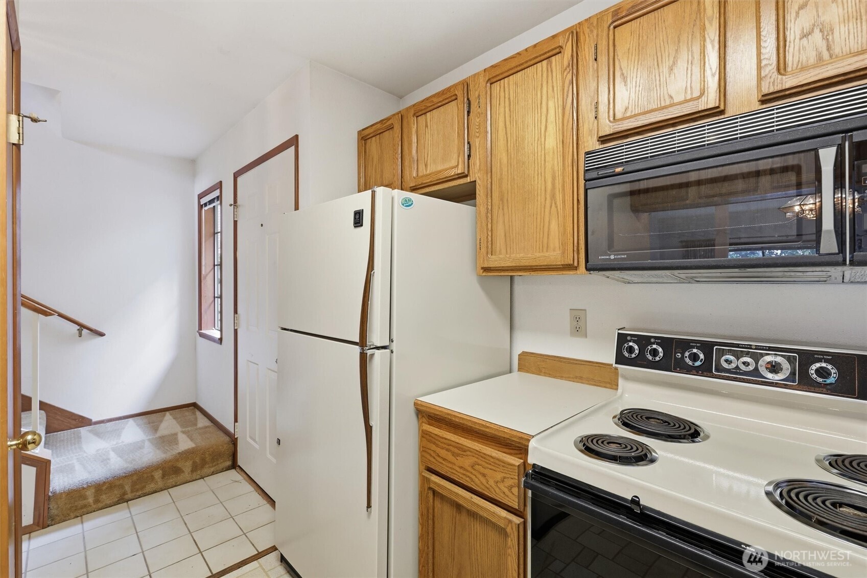 1572 Northeast 177th Street, Unit B10 Seattle, WA 98155 - Photo 6 of 27