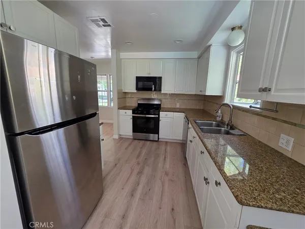 $5,900 | 17840 Tarzana Street, Encino, CA 91316