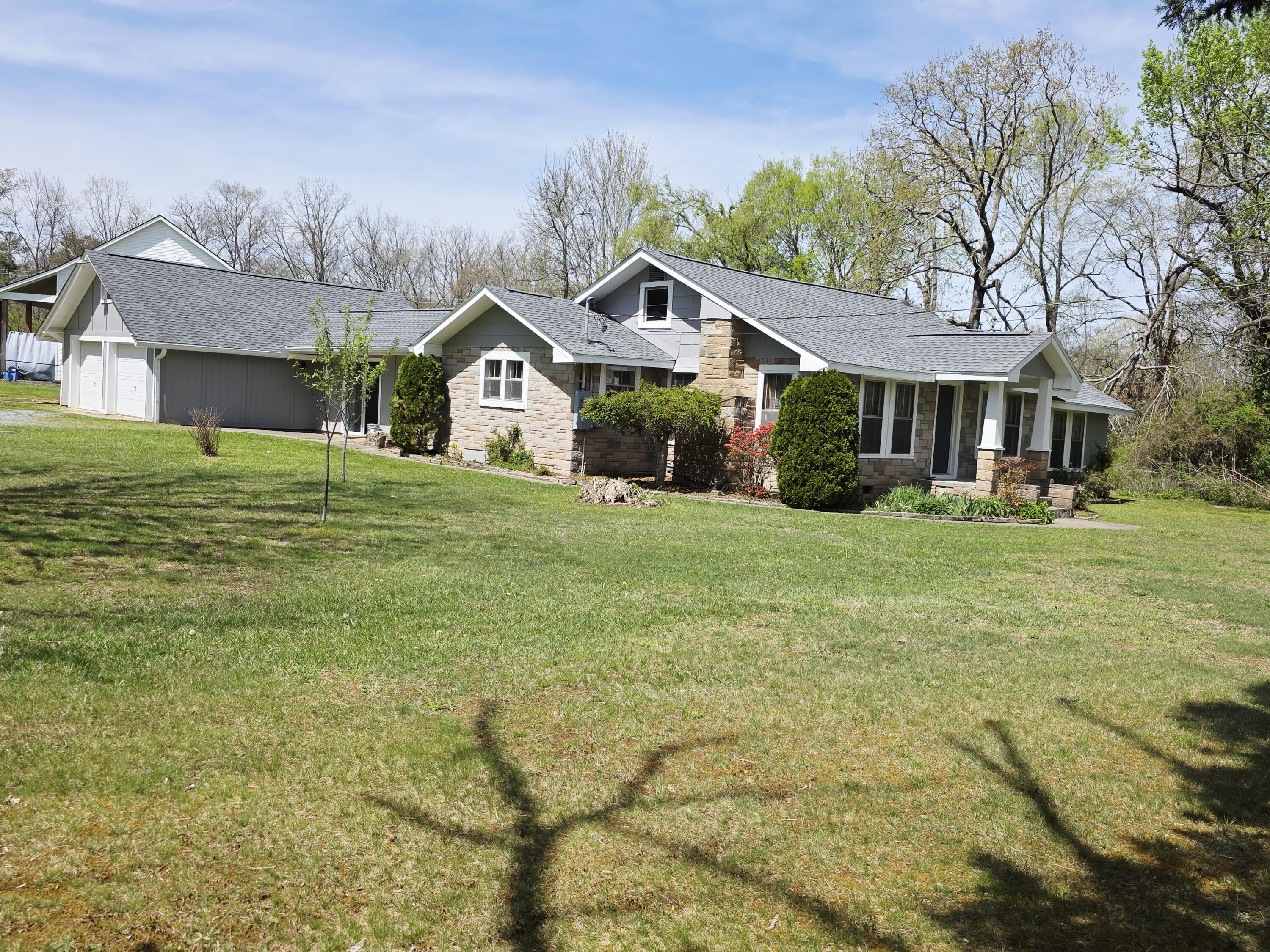 1503 Hollister Road Signal Mountain, TN 37377 - Photo 4 of 54 20260406_142923