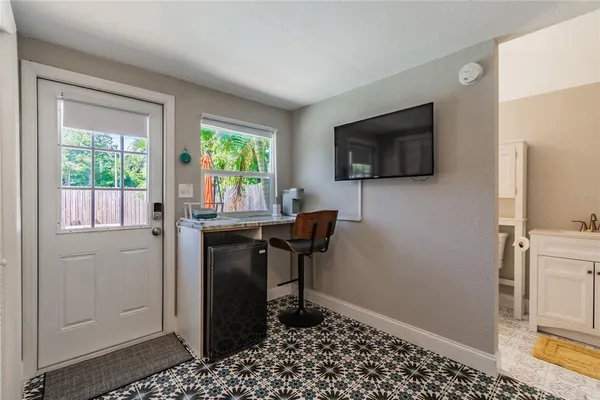 $4,500 | 310 East Paris Street, Tampa, FL 33604