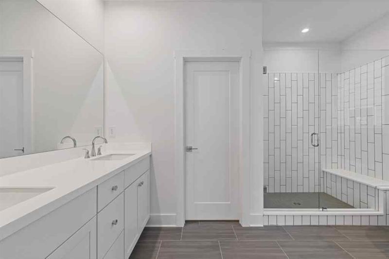 489 Hammons Way Southeast Atlanta, GA 30315 - Photo 17 of 47 a bathroom with a shower and a sink