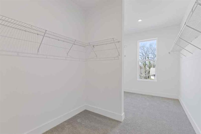 489 Hammons Way Southeast Atlanta, GA 30315 - Photo 21 of 47 a view of room and window