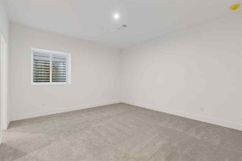 489 Hammons Way Southeast Atlanta, GA 30315 - Photo 26 of 47 an empty room with a window