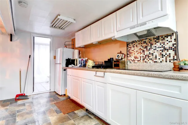 $890,000 | 65-10 80th Avenue | Glendale