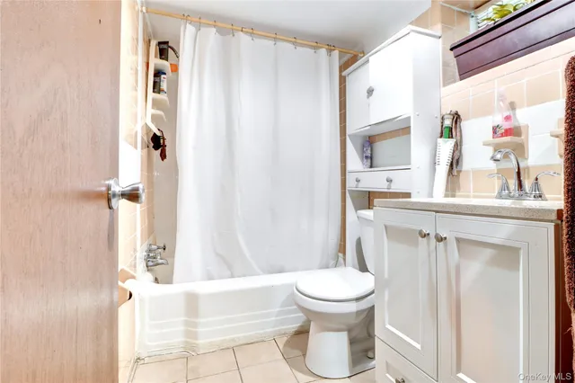 $890,000 | 65-10 80th Avenue | Glendale