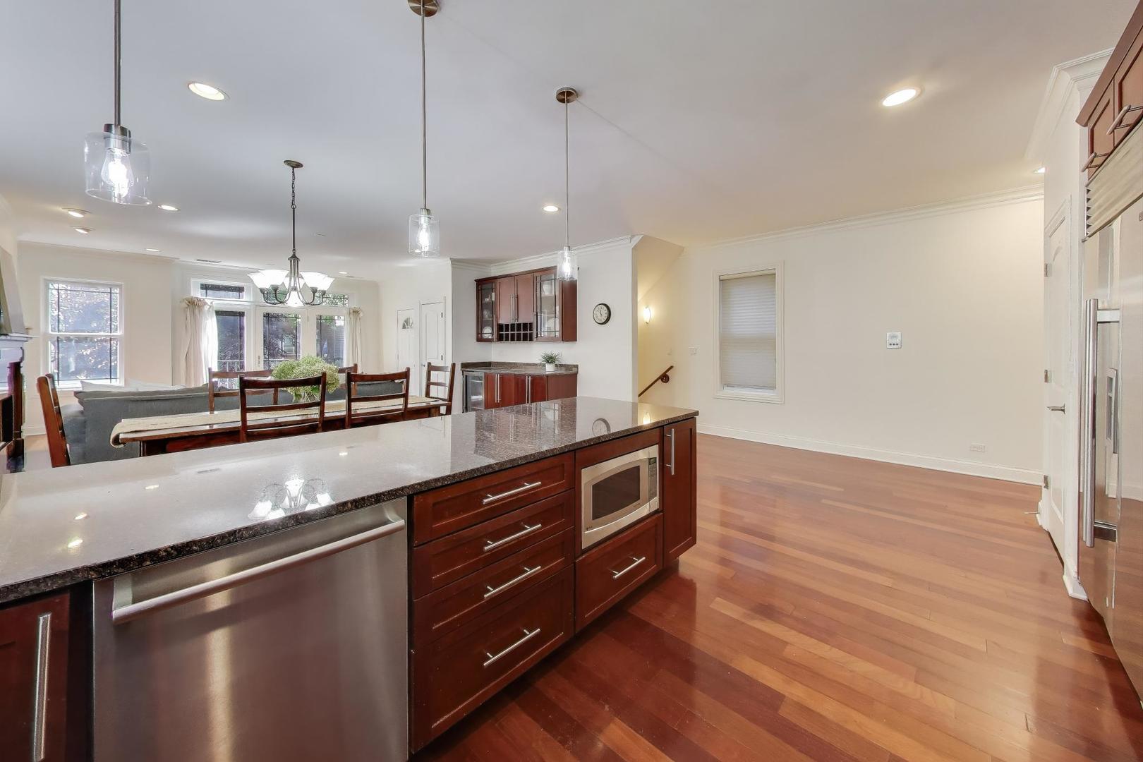 2150 West Addison Street, Unit 1 Chicago, IL 60618 - Photo 9 of 30 Gallery Image 9
