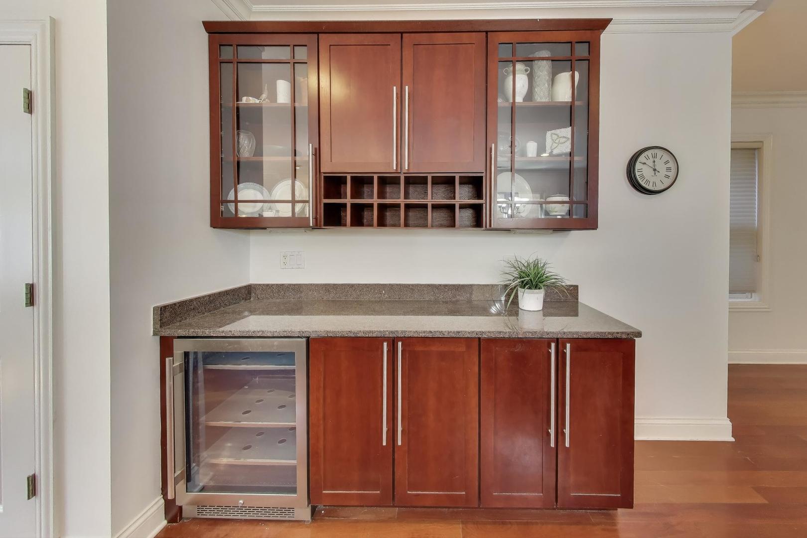2150 West Addison Street, Unit 1 Chicago, IL 60618 - Photo 10 of 30 Gallery Image 10