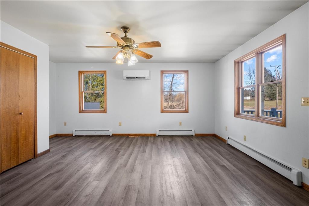 2459 Hillsville Road Edinburg, PA 16116 - Photo 5 of 32 Family room