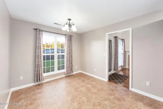 a view of entryway with livingroom