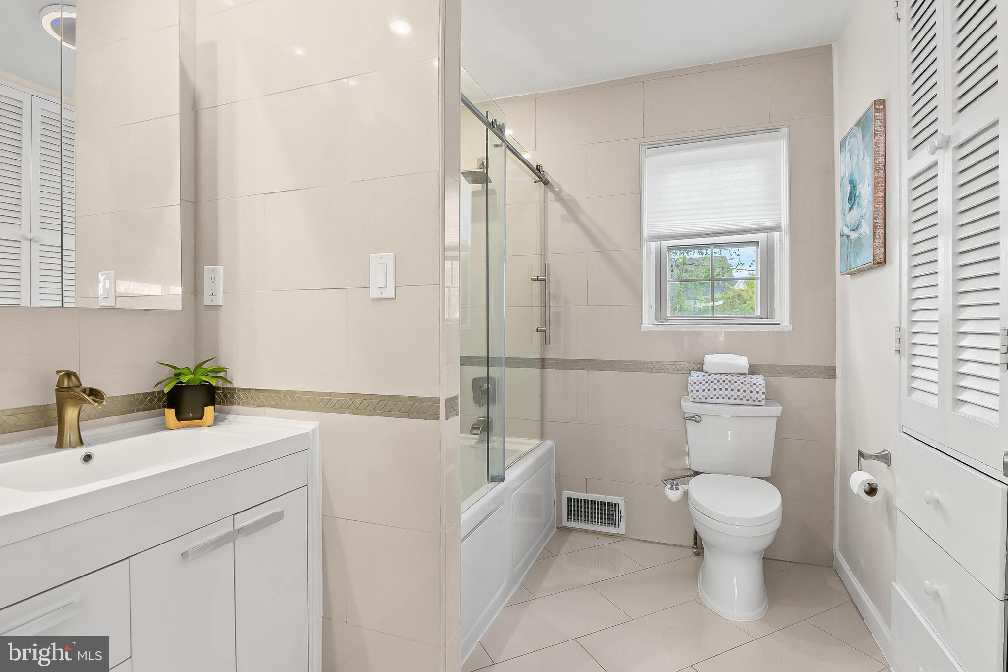 3302 Northbrook Road Pikesville, MD 21208 - Photo 25 of 45 a bathroom with a sink a toilet and shower