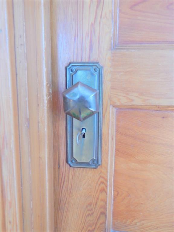 339 Bayview Road Newcastle, ME 04553 - Photo 27 of 35 Original hardware on all the doors.