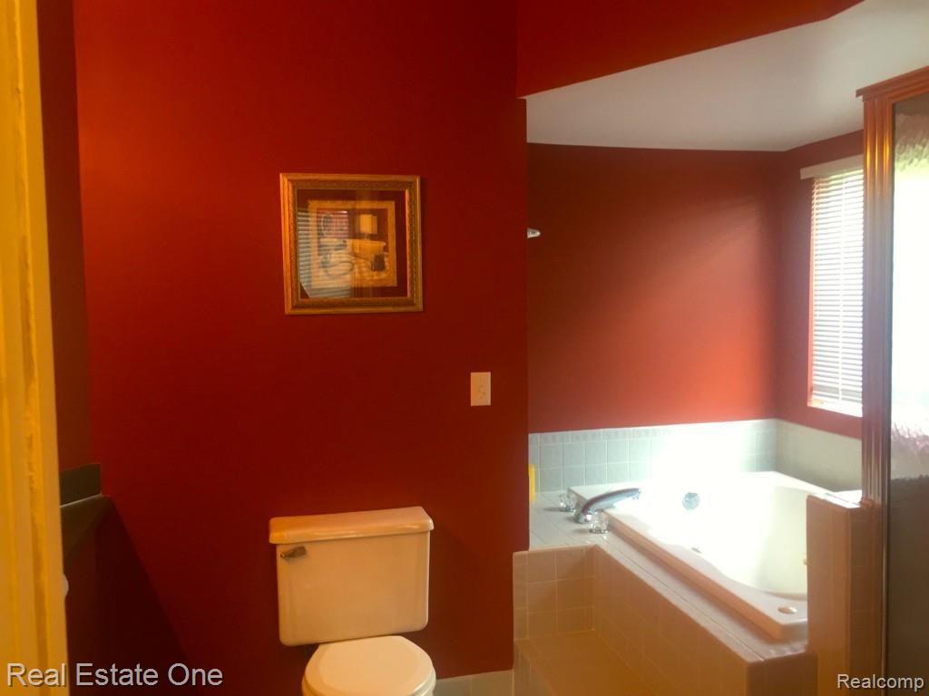 2149 Reagan Drive Rochester, MI 48309 - Photo 12 of 25 IMG_3884.jpg