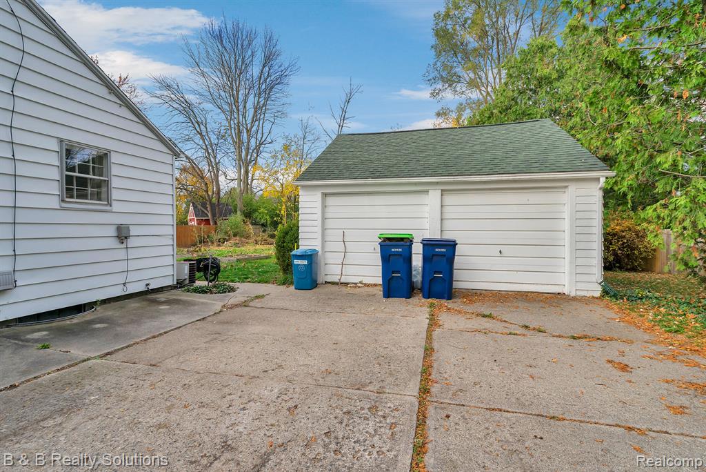 1220 South Center Road Saginaw, MI 48638 - Photo 5 of 24 Gallery Image 5