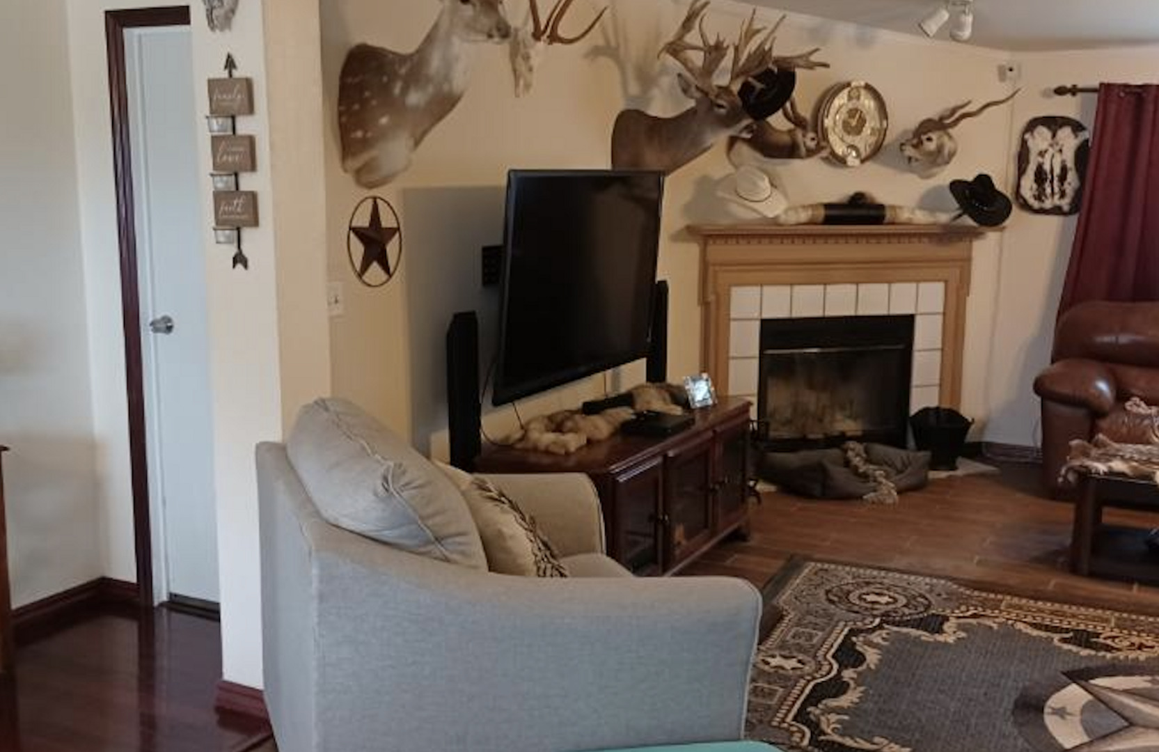 988 Sd 71600 Rocksprings, TX 78880 - Photo 18 of 25 a living room with furniture and a fireplace