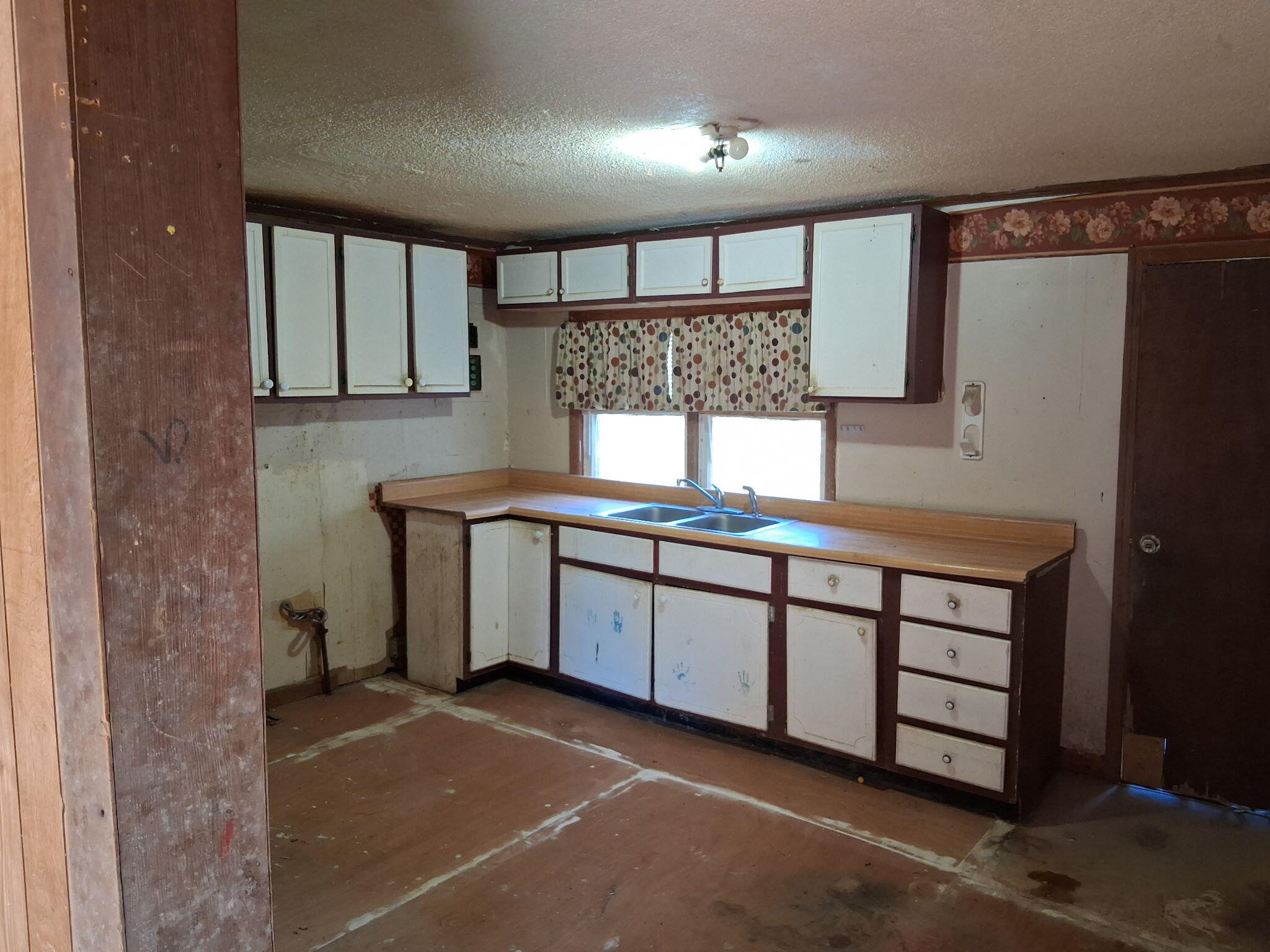 1370 Old Graysville Road Dayton, TN 37321 - Photo 11 of 23 Kitchen