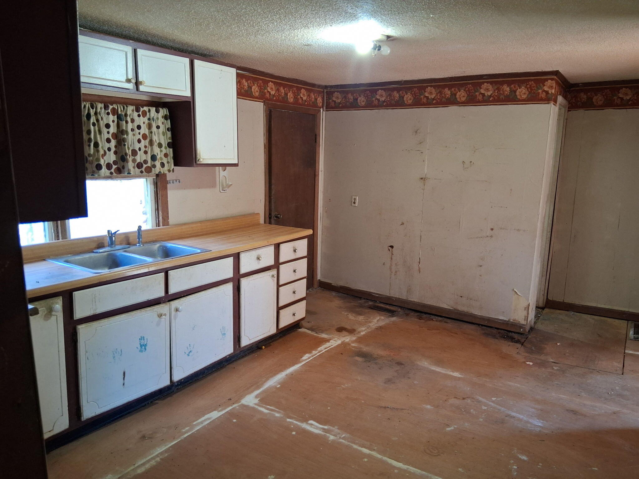 1370 Old Graysville Road Dayton, TN 37321 - Photo 12 of 23 Kitchen