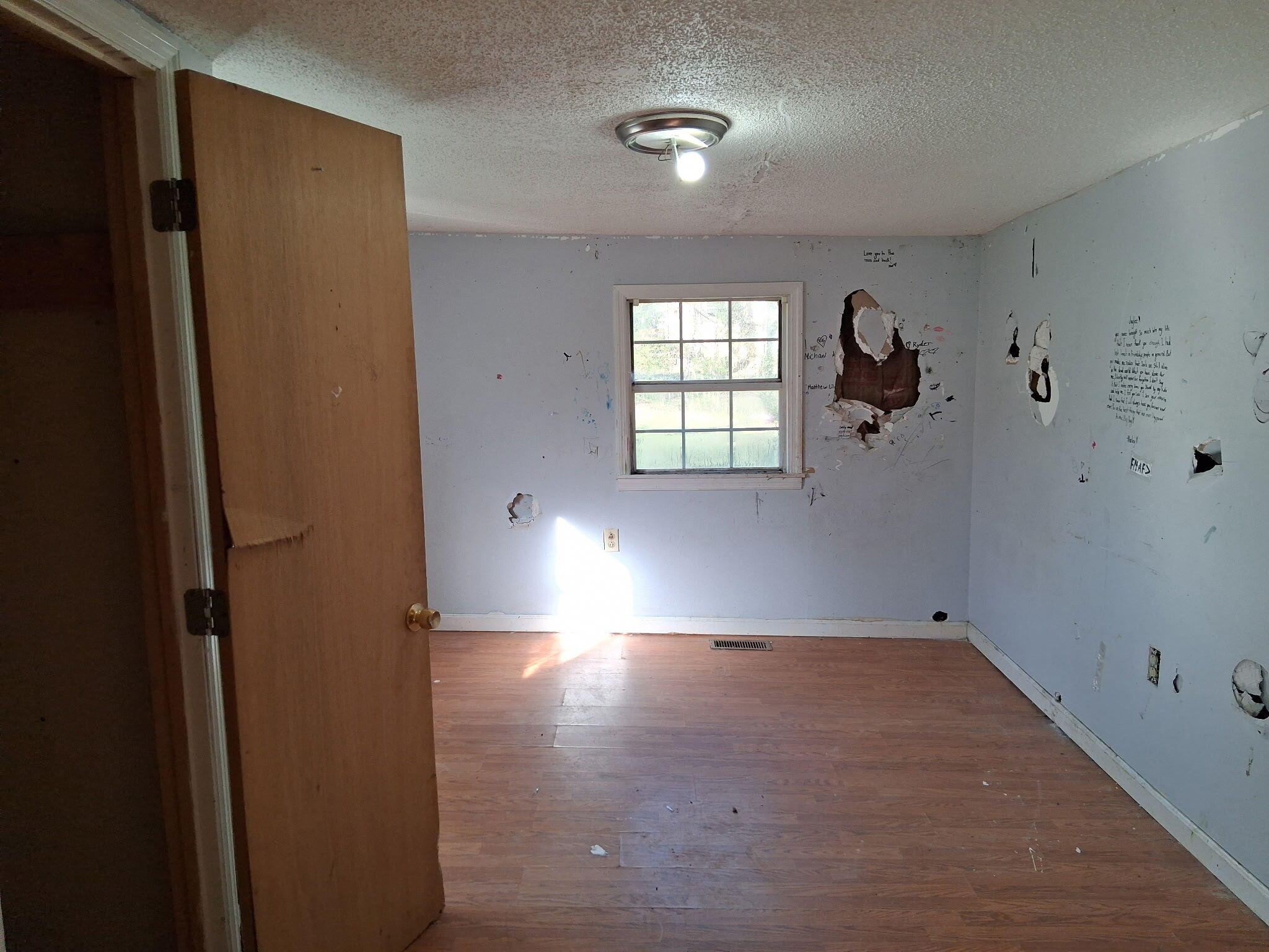 1370 Old Graysville Road Dayton, TN 37321 - Photo 16 of 23 Interior 7