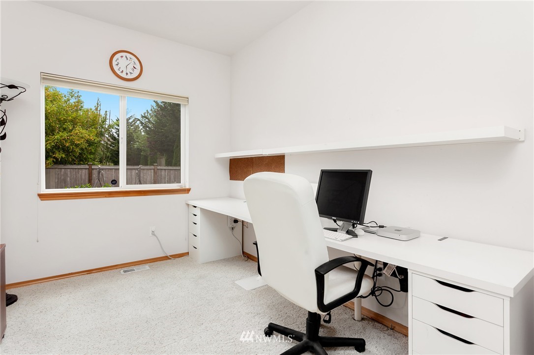 472 Rosario Place Northeast Renton, WA 98059 - Photo 14 of 25