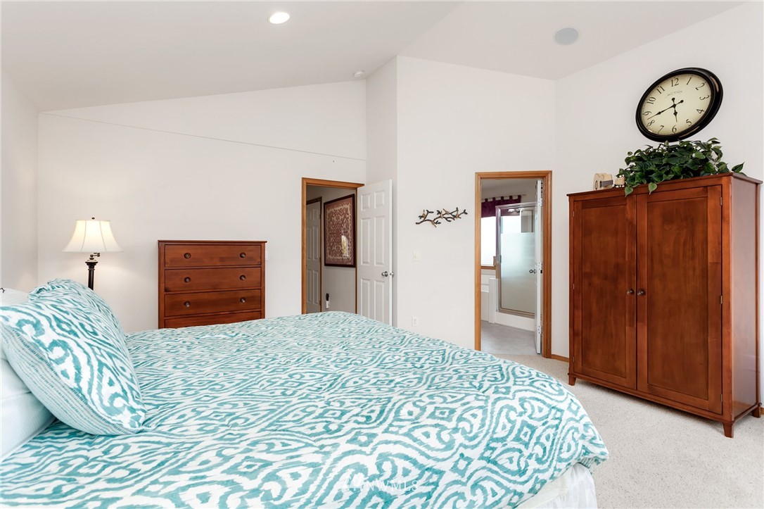 472 Rosario Place Northeast Renton, WA 98059 - Photo 8 of 25