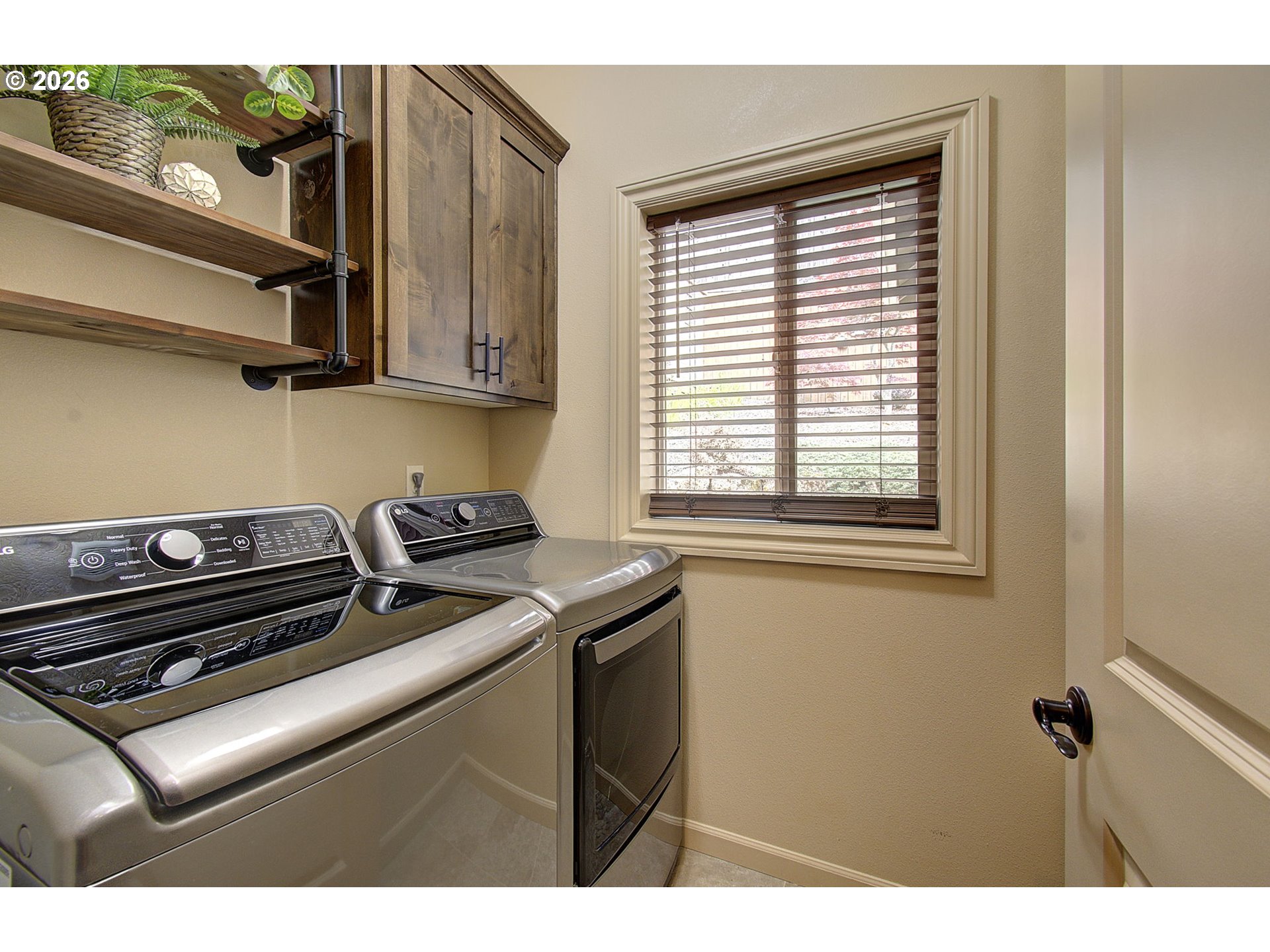 553 Southeast 23rd Terrace Gresham, OR 97080 - Photo 31 of 41 Laundry