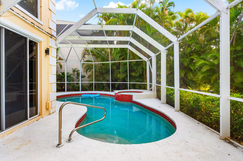 7748 Travelers Tree Drive Boca Raton, FL 33433 - Photo 25 of 31 a view of a chairs and table in the patio