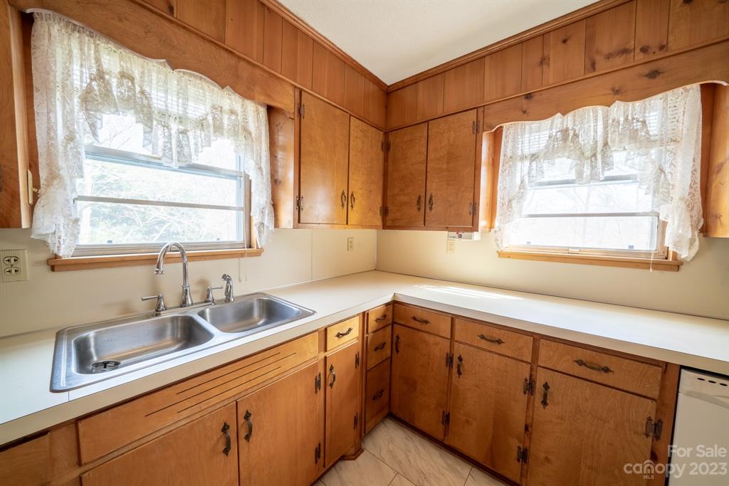655 Summerow Road Stanley, NC 28164 - Photo 10 of 42 Gallery Image 10