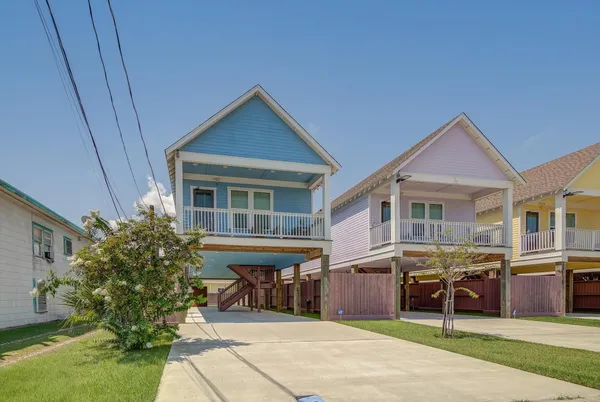 $2,200 | 2311 67th Street, Galveston, TX 77551