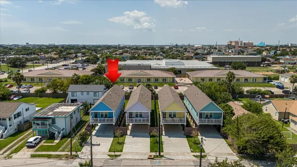 $2,200 | 2311 67th Street, Galveston, TX 77551
