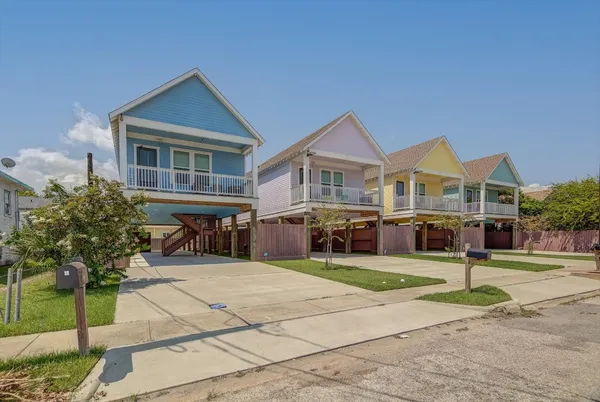 $2,200 | 2311 67th Street, Galveston, TX 77551