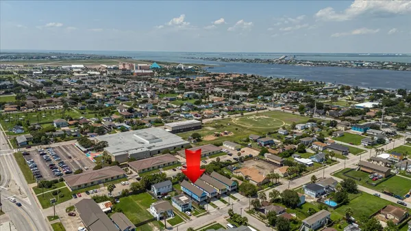 $2,200 | 2311 67th Street, Galveston, TX 77551